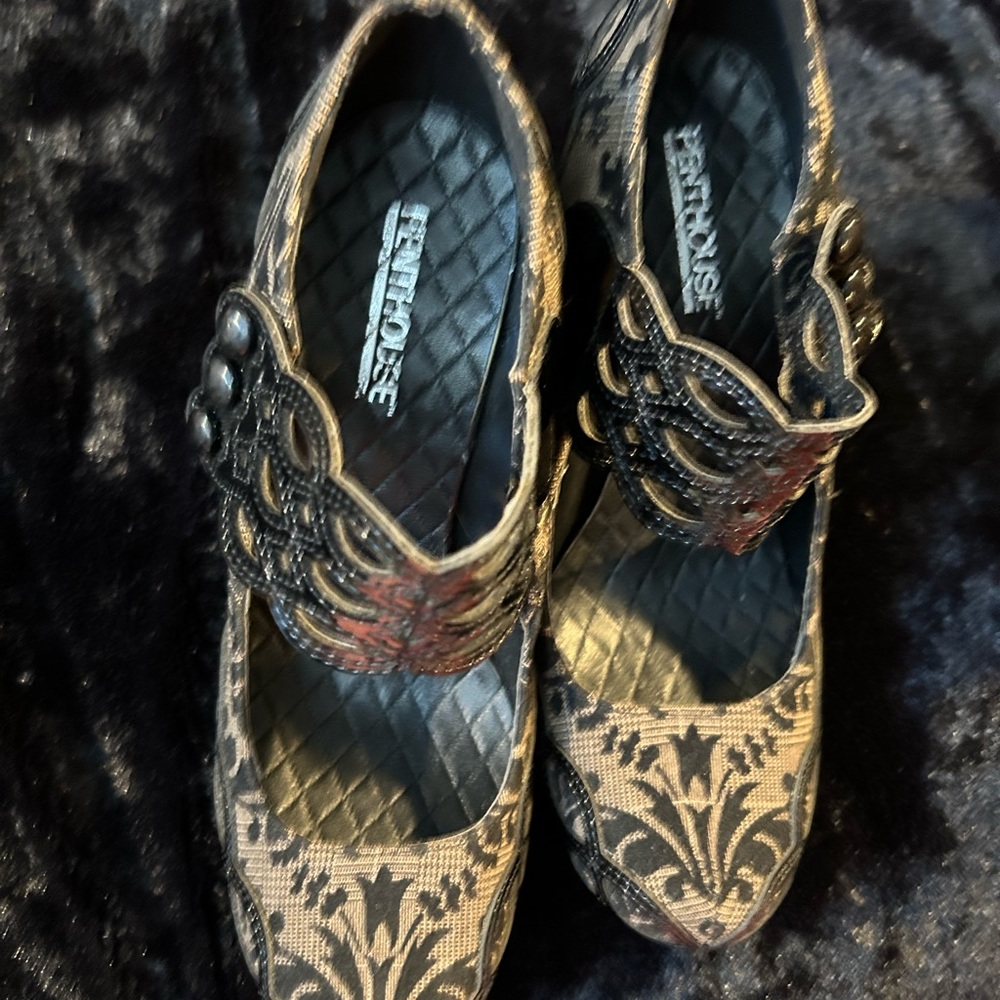 Gorgeous Unique black and tan heels.